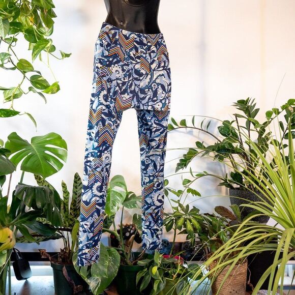 LuLaRoe Blue Jungle Rainbow Stripe Print Leggings, One Size - Picture 4 of 8